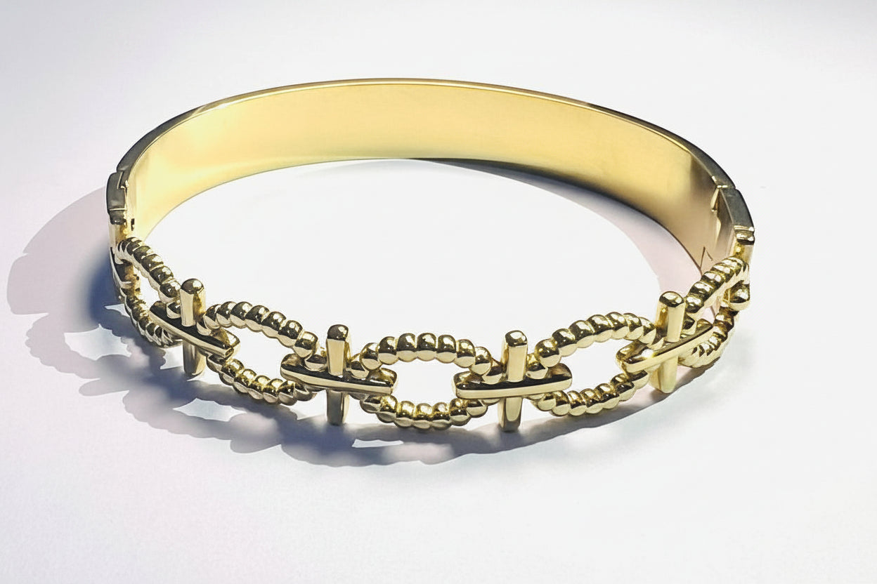 Figaro  with Cross Link Bangle